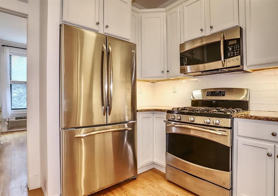 1st image of 1122 Hudson St APT 2B