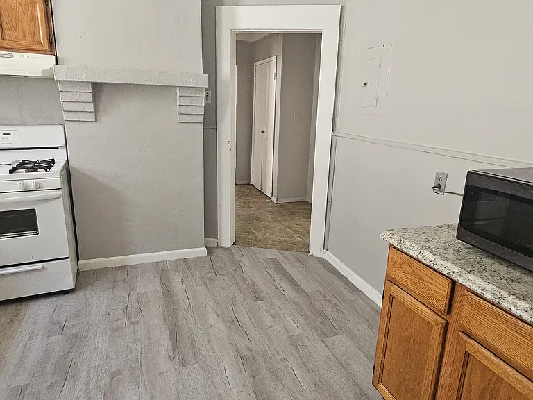 291 S Clinton St #3 — Photo 5
