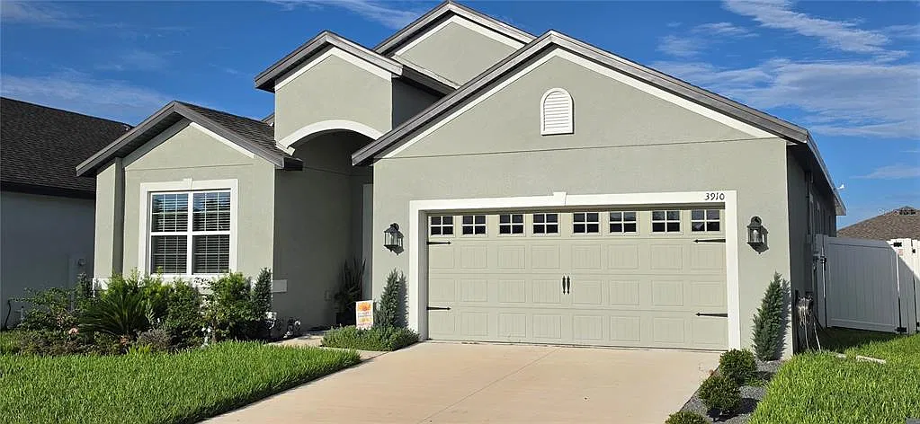4 bed, 2.0 bath, 1850 sqft, $2,600 — Photo 1