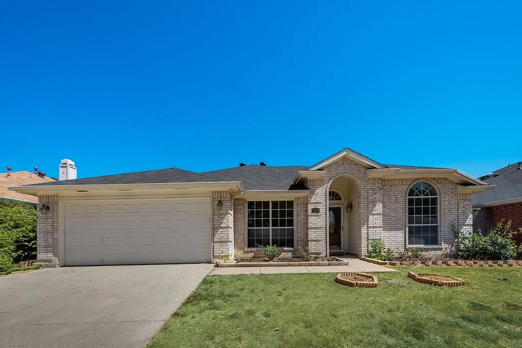 4 bed, 2201 sqft, $2,450 — Photo 1