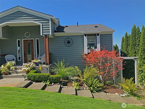 3rd image of 662 Gladstone Drive