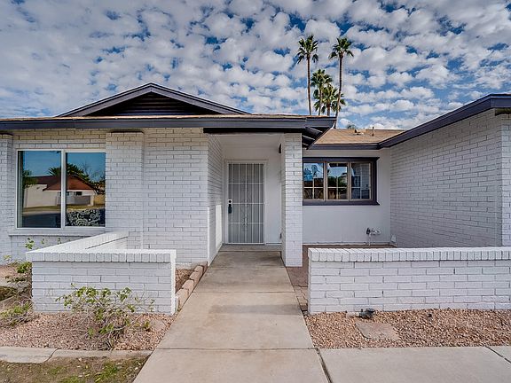 2nd image of 2705 S Playa