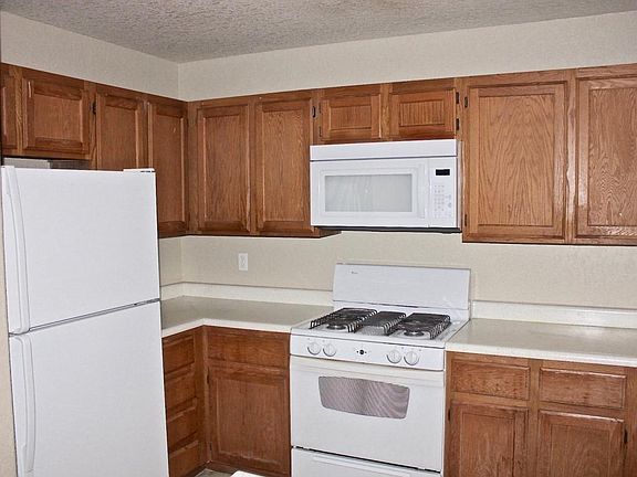 3rd image of 5048 S Rainbow Blvd #204
