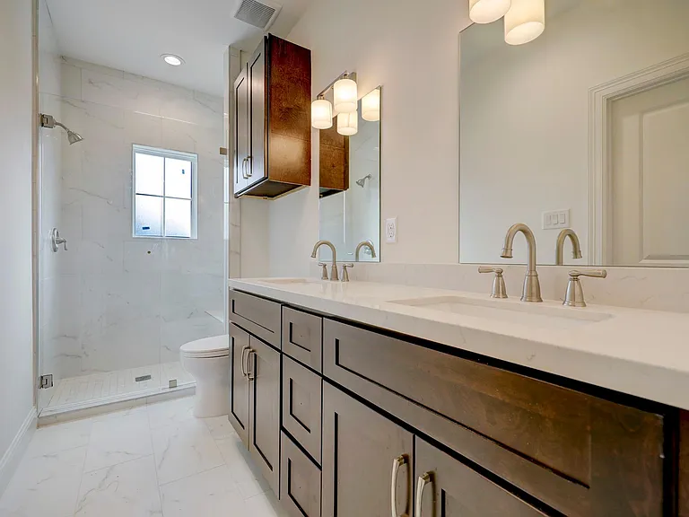 2133 Naomi St #B — Photo 8