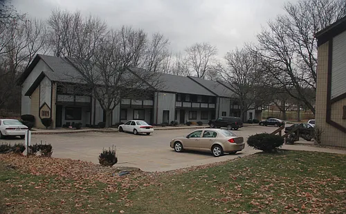 RARE VACANCY: Great 1 BR Apartment in a Great Complex - Most Convenient Location! Photo 1