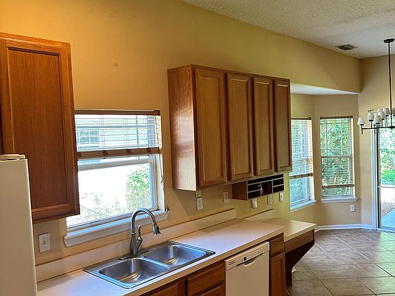 3rd image of 1176 Stonehedge Trail Ln