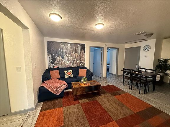 4th image of 907 N WABASH AVE
