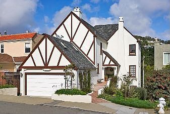 :: 45 Rosewood Drive
