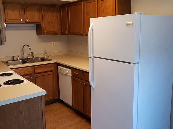 3rd image of 1709 S Ferry St #B