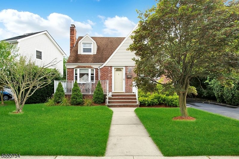 1st image of 8 Margaret Ct