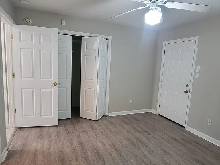 2525 Hartsfield Rd #8 — Photo 8