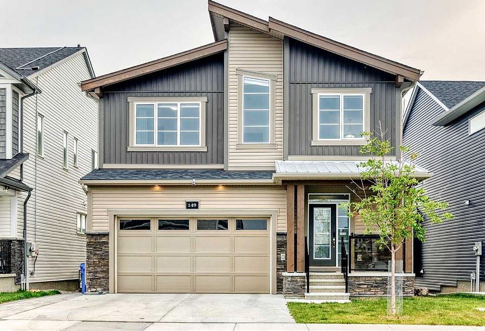 1st image of 149 W Carrington Cres NW