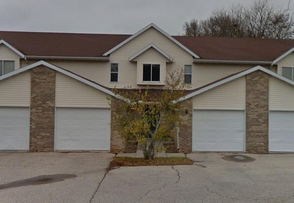 1st image of 830 N Thompson Dr