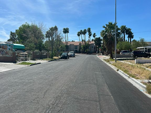 5th image of 1913 Houston Dr