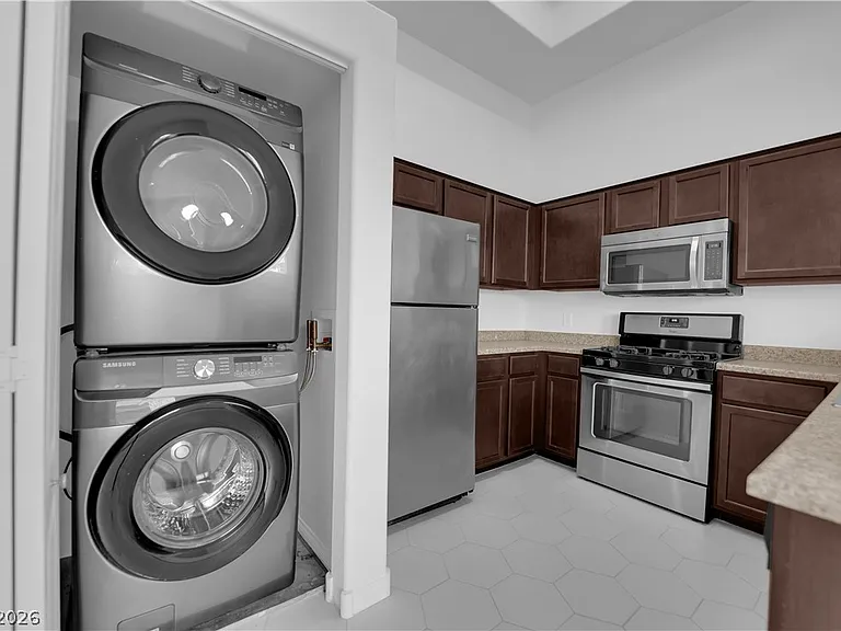 700 Carnegie St #724 — Photo 11