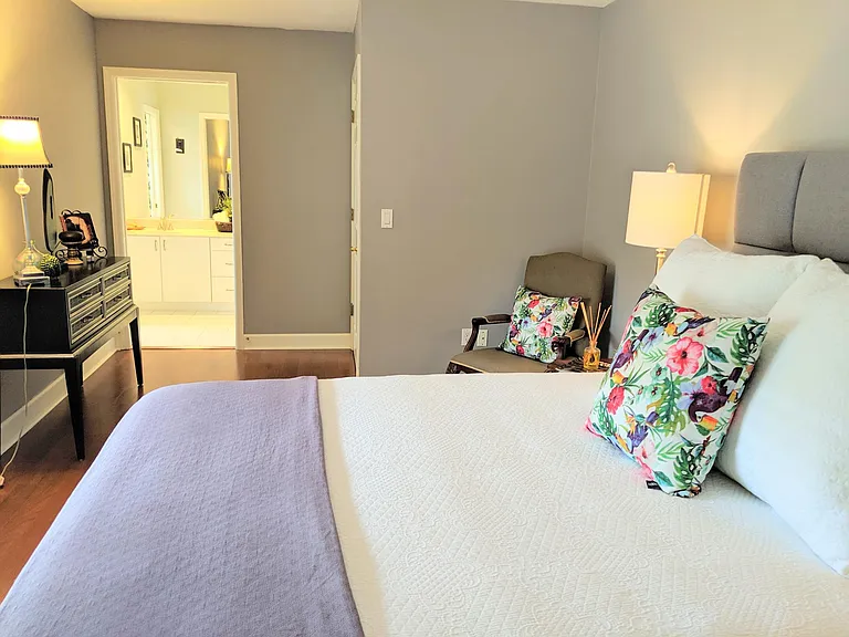 525 Melrose Ave — Photo 21