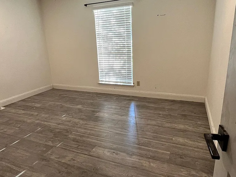 6413 Kingston Dr — Photo 7