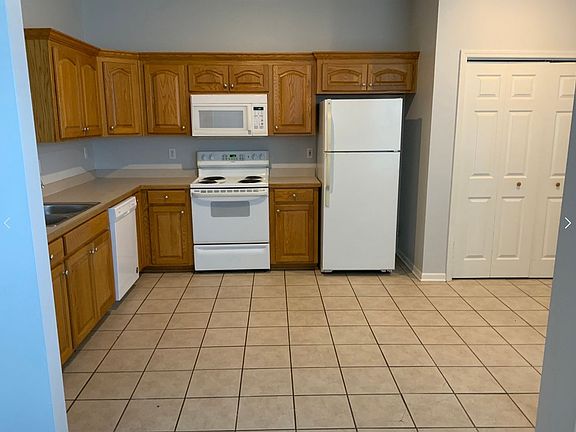 2nd image of 113-115 Bradley Ct