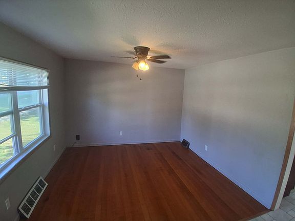4th image of 530 Main St