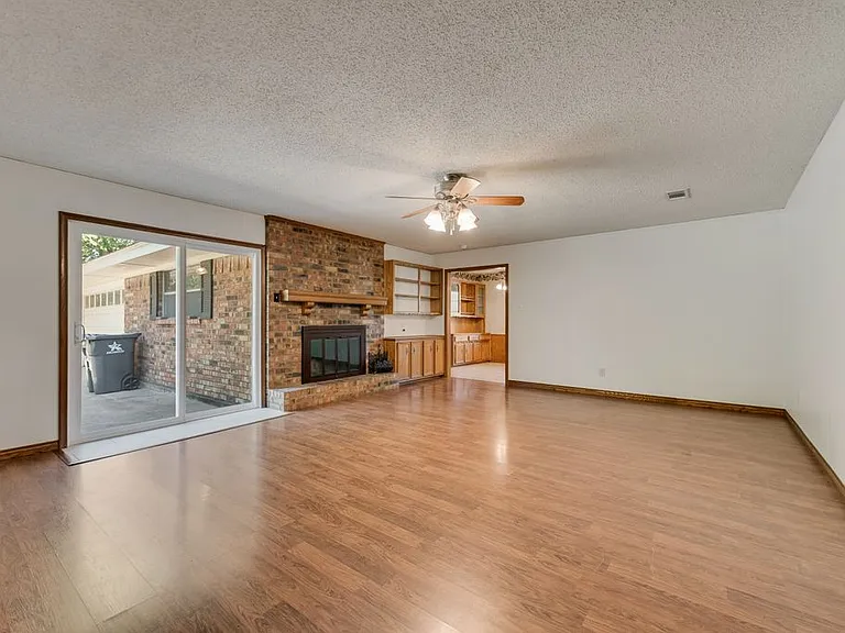 3000 Monties Ln — Photo 7