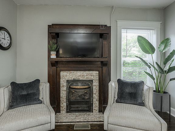 5th image of 2708 Holmes St APT 1N