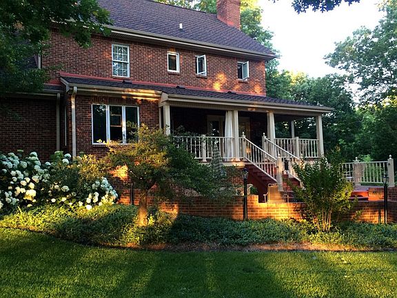 5th image of 200 Farmbrook Cir