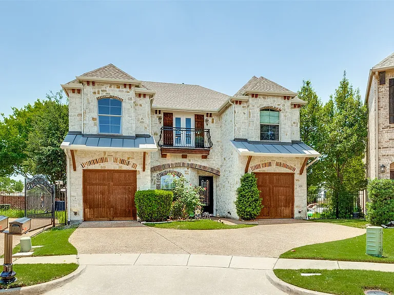 4828 Pyramid Dr — Photo 1