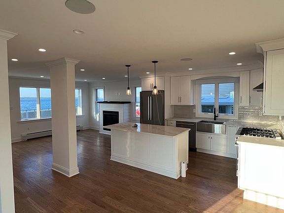 3rd image of 13109 Beach Channel Dr #1