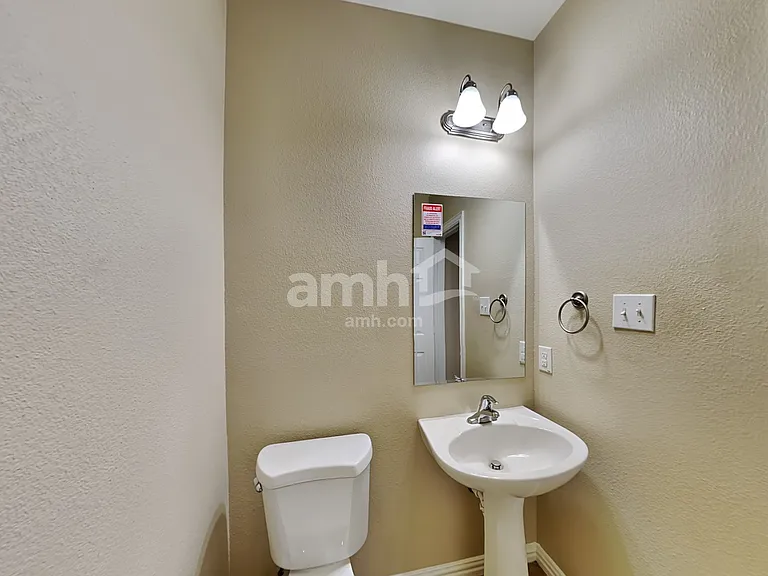 3706 Boxwood Dr — Photo 9
