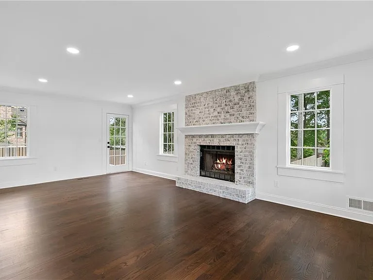 1296 Hilton Dr — Photo 14