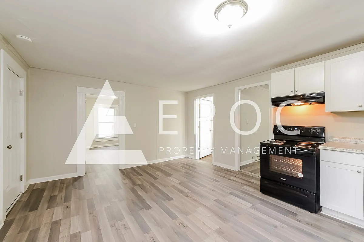 1114 Sharon St — Photo 3