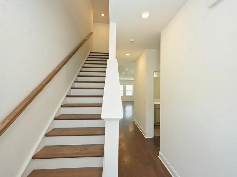 161 Crabourne Dr — Photo 19