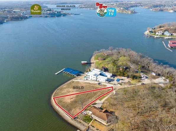 37A Just Us Pl, Sunrise Beach, MO 65079