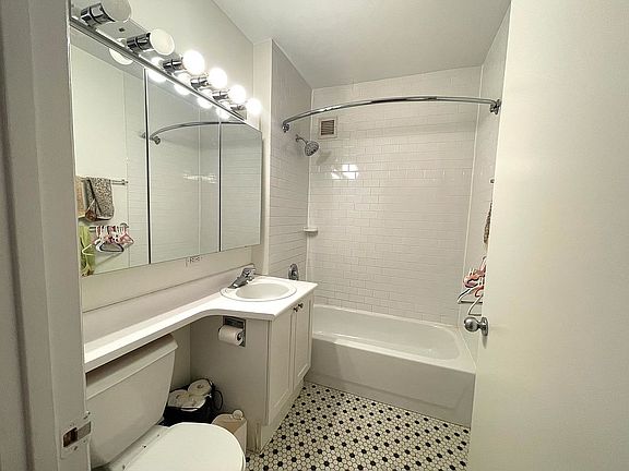 4th image of 88 Greenwich St APT 314