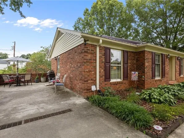 516 Ivey Rd, Graham, NC 27253