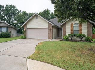 2504 E Verona St, Springfield, MO 65804