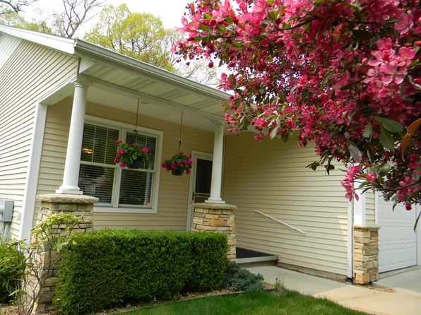 1267 Blue Heron Dr, Ludington, MI 49431