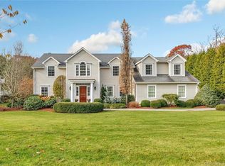4 Windmill Ln, Trumbull, CT 06611
