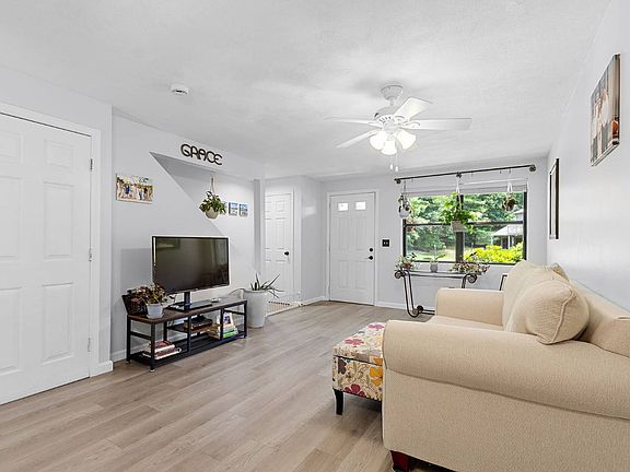 4th image of 803 Pinewood Dr