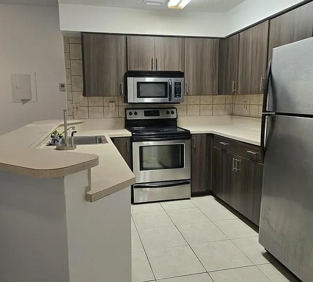 2445 SW 18th Ter #902 — Photo 2