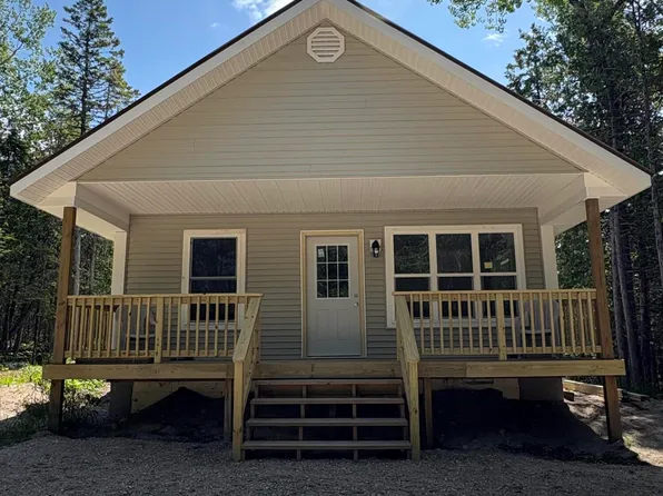 148 S Cedar Ln, Cedarville, MI 49719