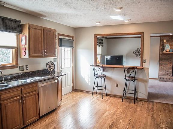 4th image of 915 Lodgepole Dr