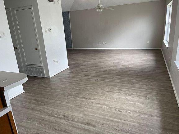 5th image of 601 Karen Dr #1