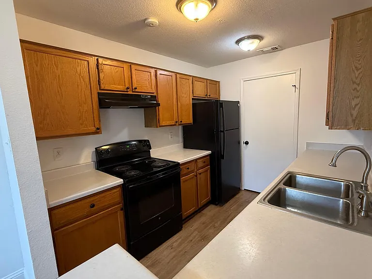 8243 Creekbend Dr #8243 — Photo 7