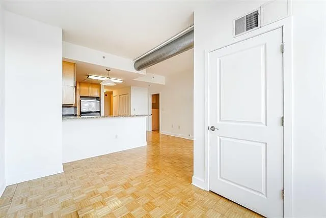 610 Newark St #4C — Photo 6