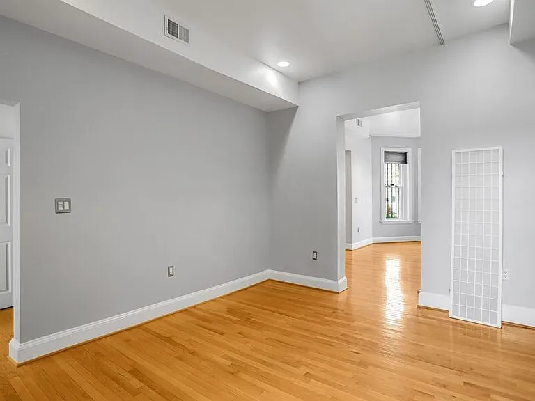 306 R St NW — Photo 14