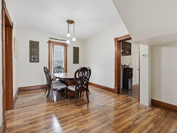3rd image of 502 E Logan St