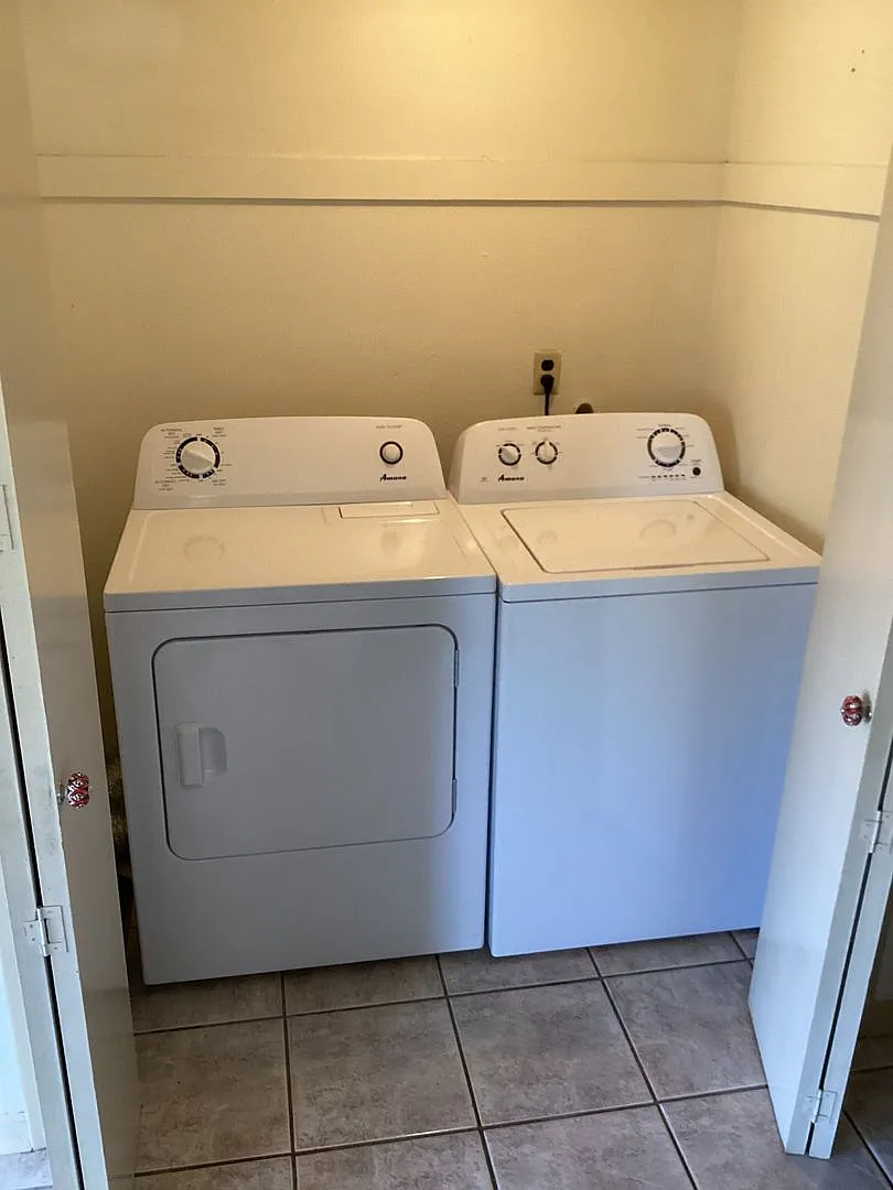 2 bed 1.5 bath - Furnished Home with Attached Garage — Photo 3