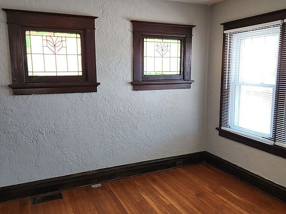 3rd image of 7632 Santa Monica Ave