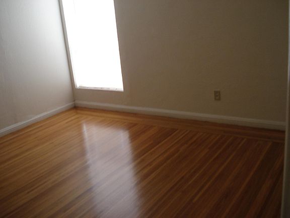 5th image of 5716 Bayview Ave